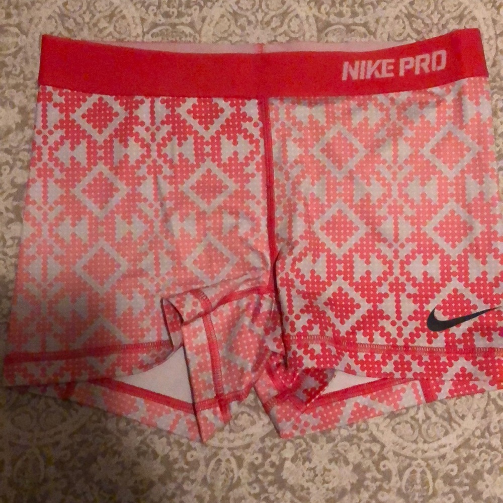 Nike pros size M